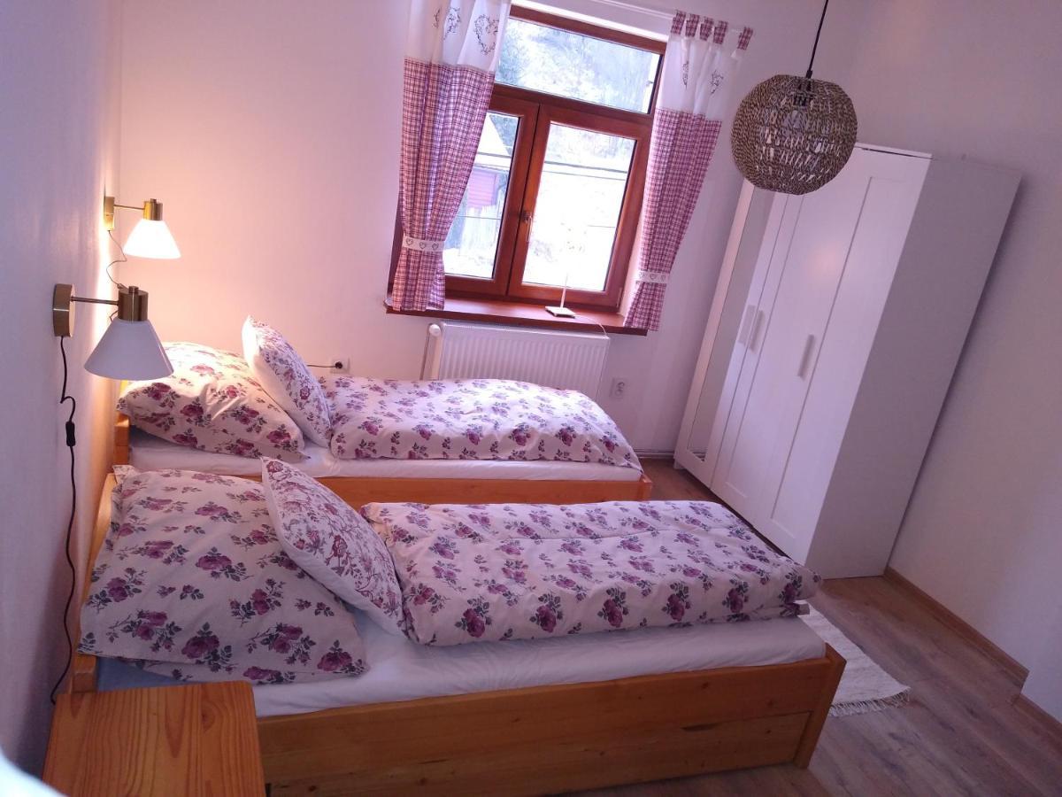 Hostinec Pod Ubocou Valaská Buitenkant foto